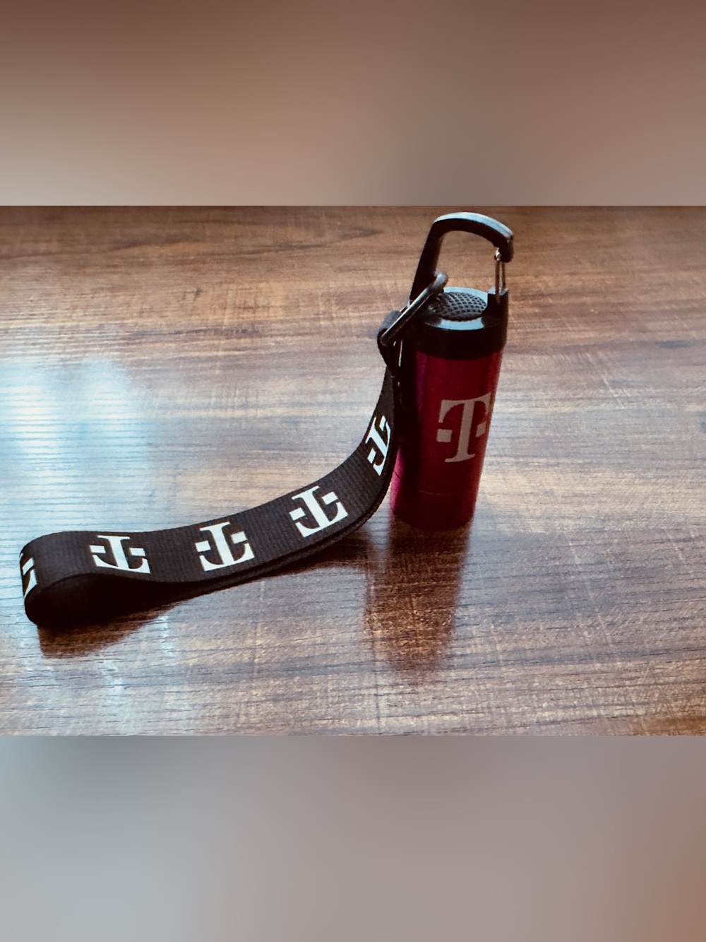 T-Mobile Mini LED Keychain Flashlight Magenta New - Picture 3 of 4